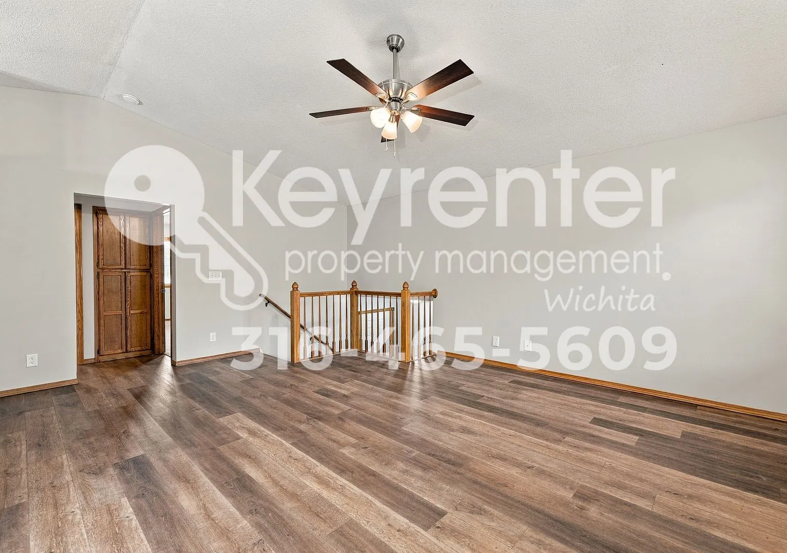 Spacious 3-Bedroom Home with Finished Basement, Fireplace & 2-Car Garage — Photo 2