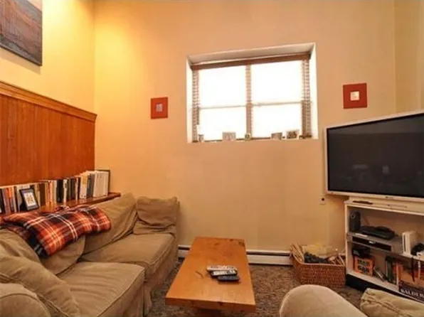 33 Charter St APT 1, Boston, MA 02113