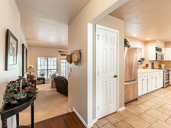 5th image of 27 Lake Oaks Blvd