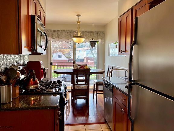 3rd image of 158 Jefferson St