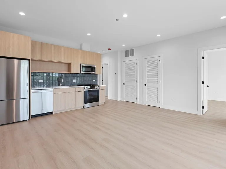 904 W Dakin LLC — Photo 17