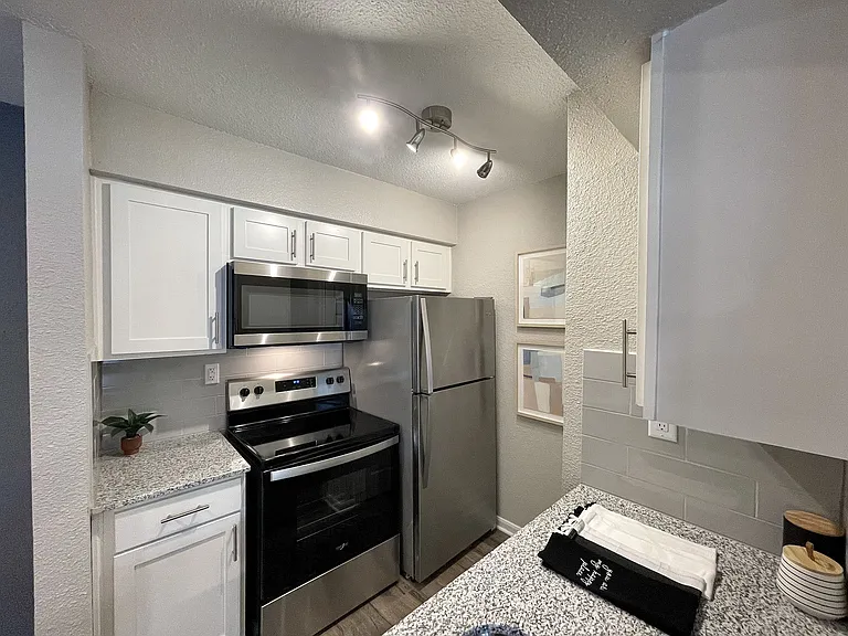 1520 Enclave Pkwy — Photo 15
