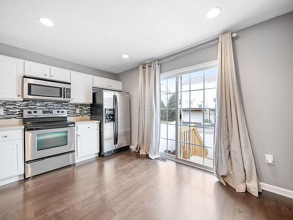 3rd image of 5159 Twin Falls Dr