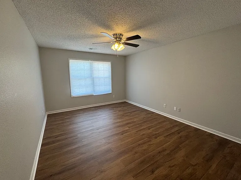 500 Castle Ridge Dr — Photo 22