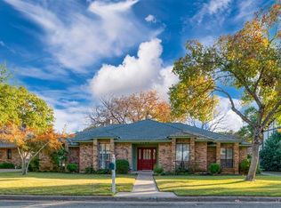 3704 S Shadycreek Dr, Arlington, TX 76013