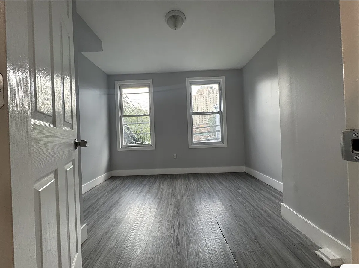 2 bed, 800 sqft, $2,000 — Photo 4