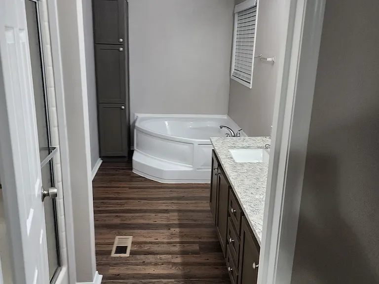 640 Houston St — Photo 3