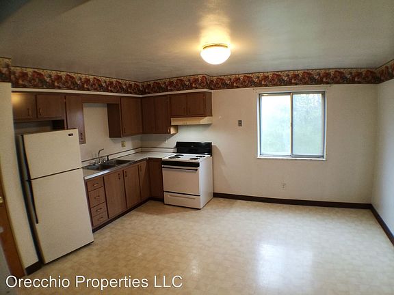 4th image of 123 Estes Ave