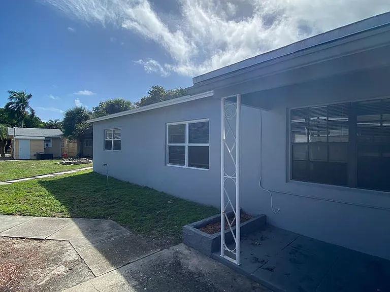 3712 Henry Ave — Photo 1