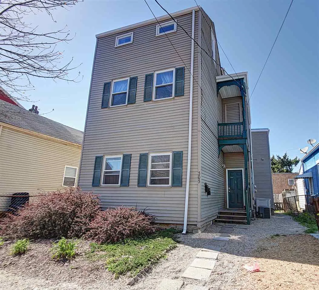 305 Lindsey St photo 1