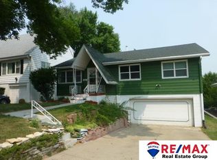 4676 Oak St, Omaha, NE 68106