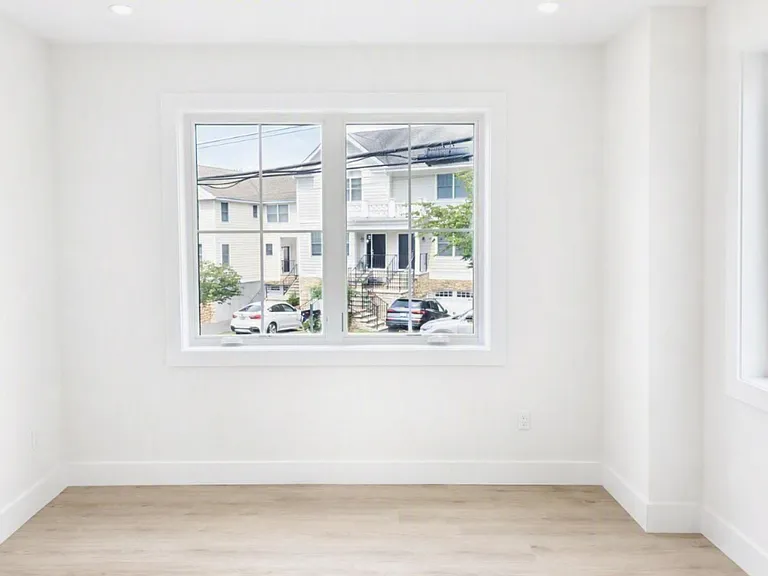 210 Underhill Ave — Photo 23