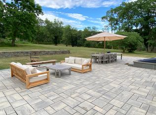 17 Woodhaven Ln, Atlantic Highlands, NJ 07716