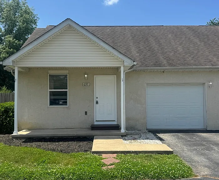 697 Kenny Ln — Photo 1