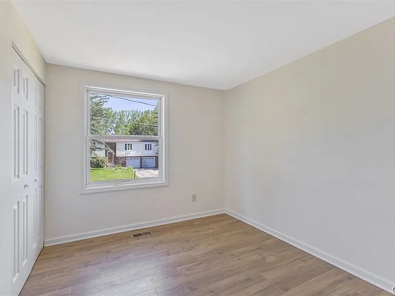8256 Elaine Cir — Photo 6