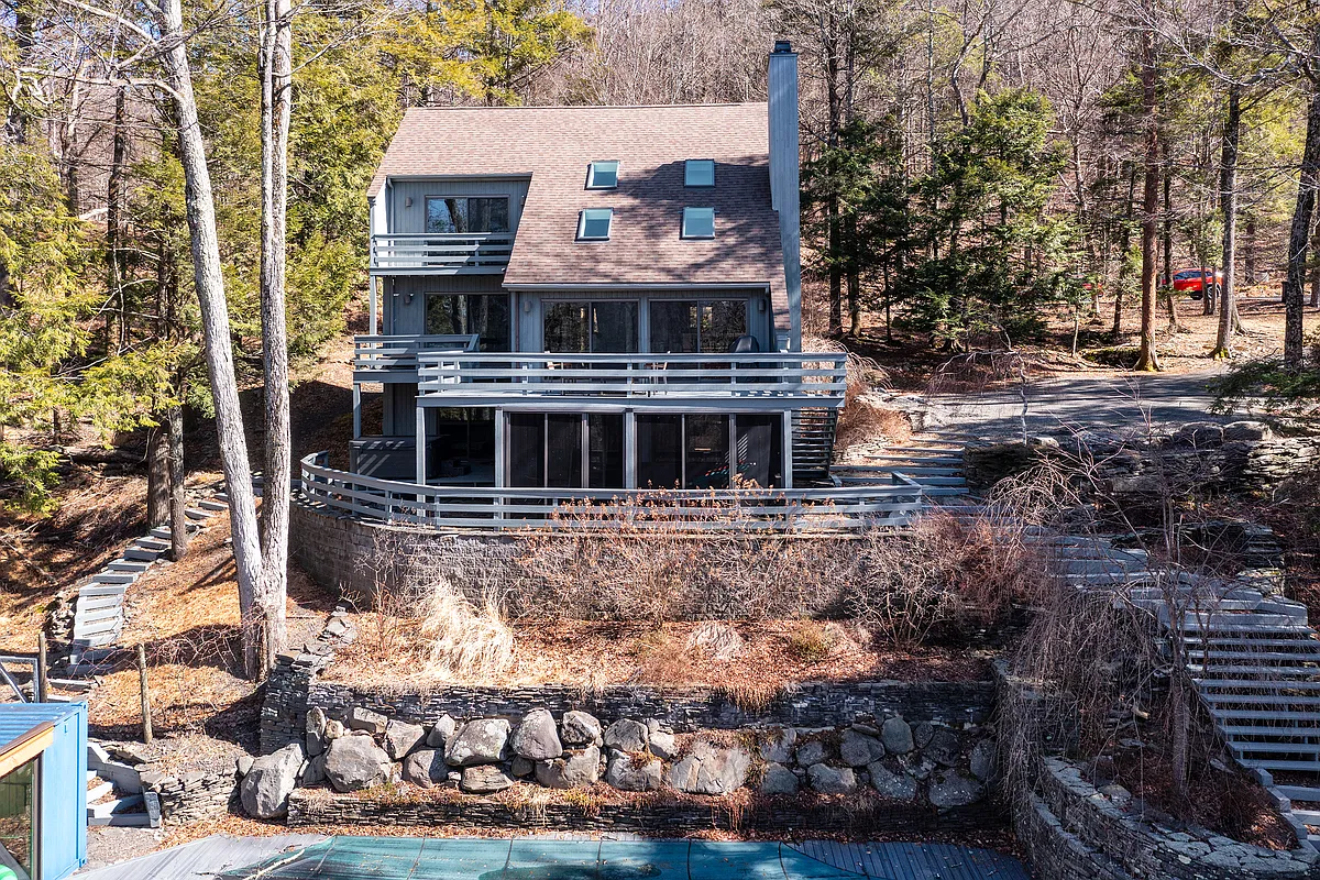 Mt. Guardian Getaway, set in the woods on 3 1/4 private acres. - 74 Mount Guardian Rd