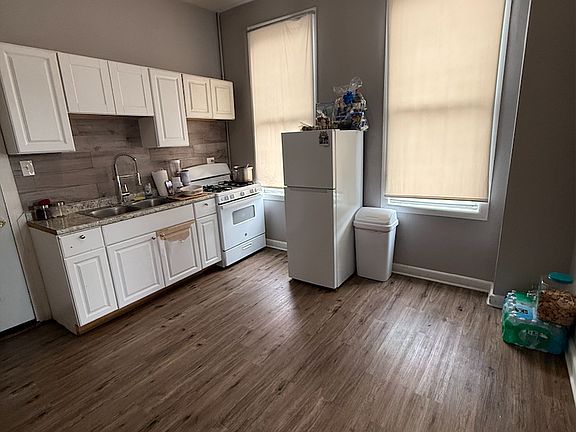 3rd image of 2143 S Fairfield Ave #3F