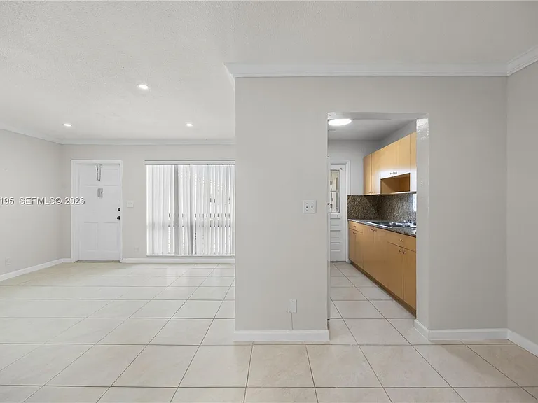 5450 Hollywood Blvd #202 — Photo 1