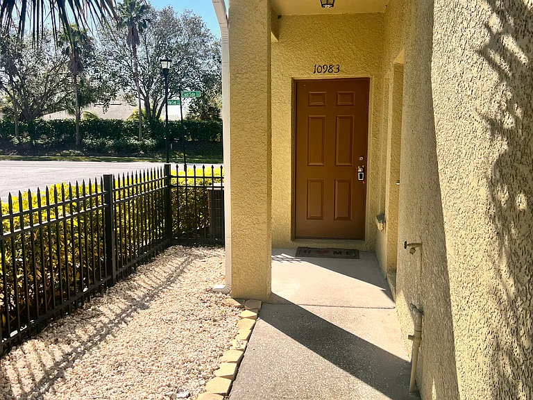10983 Winter Crest Dr — Photo 2