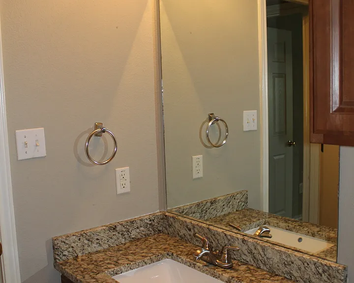 208 Firwood N — Photo 23