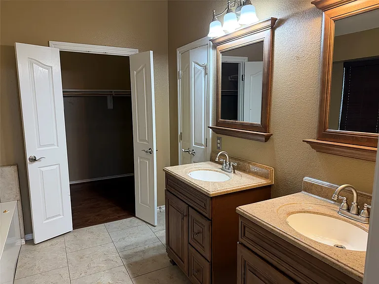 8617 Shadow Trace Dr — Photo 18
