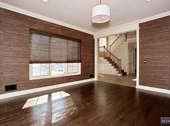 3rd image of 14 Forest Hill Dr
