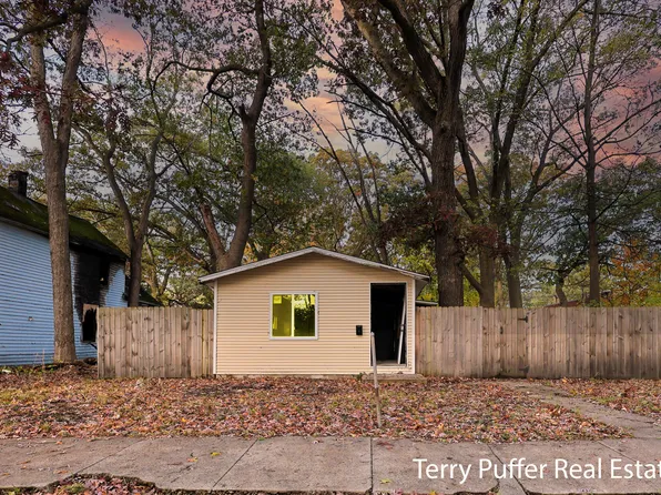 2521 Sanford St, Muskegon Heights, MI 49444