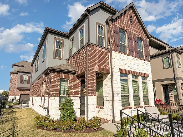 7104 Amber Grove Ct — Photo 16