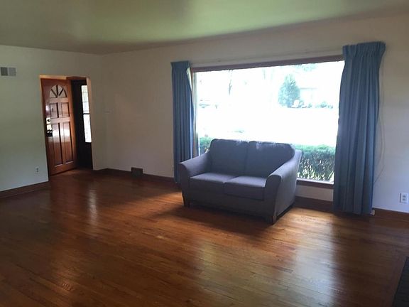 2nd image of 4851 W Jackson Park Dr