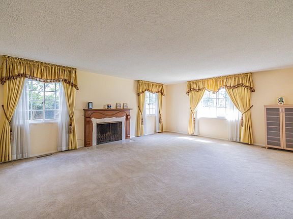 5th image of 955 Winston Ave