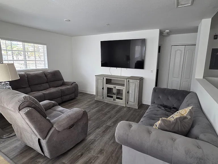 330 Dover Pl #203 — Photo 4
