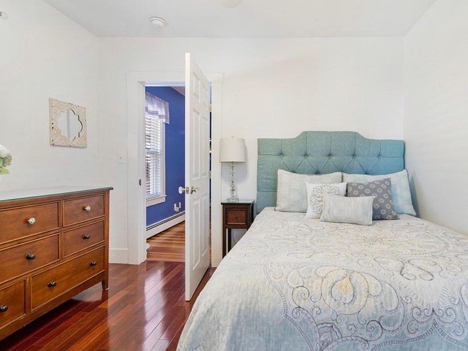 2nd image of 33 Regent St #2R