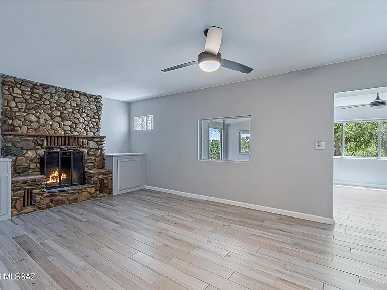 730 N Robles Rd — Photo 11