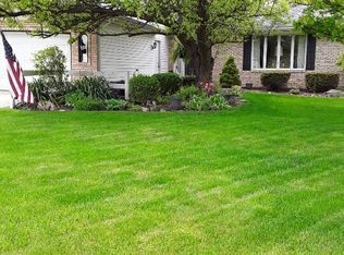 18974 Stony Point Dr, Strongsville, OH 44136