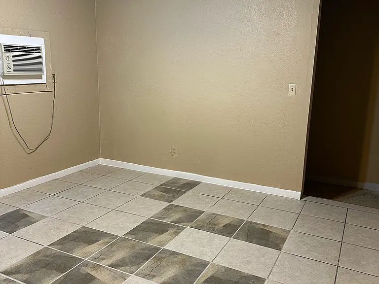 108 N Aurora St #108 — Photo 5
