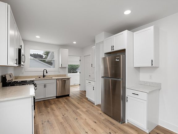5th image of 57 W End Ave