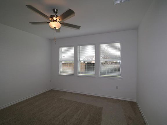 4th image of 1609 Alana Falls Ave