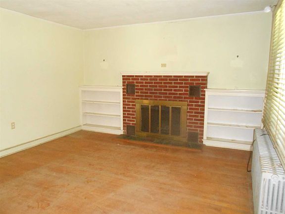 3rd image of 132 Old Quaker Ln