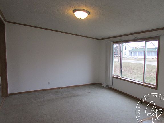 4th image of 760 E Main Street