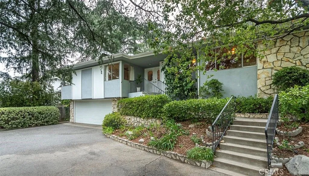 4 bed, 2448 sqft, $9,500 — Photo 2