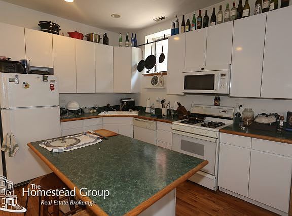 2nd image of 1246 W Henderson St #1