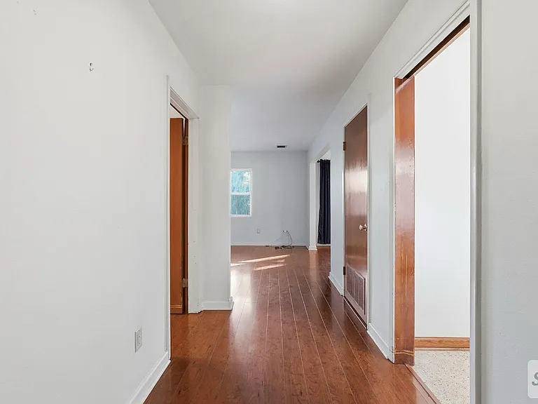 1643 NW 16th Ave — Photo 4
