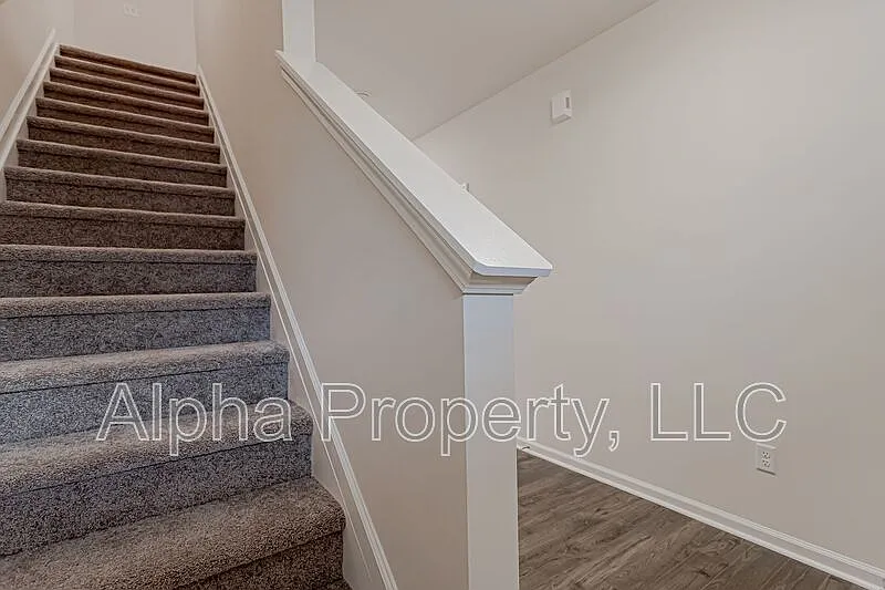 3 bed, 2.5 bath, 1549 sqft, $1,750 — Photo 3
