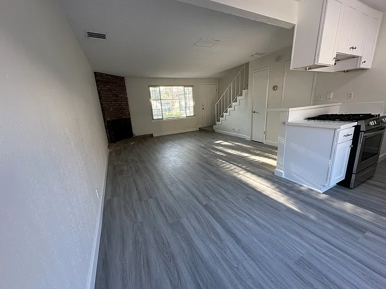 656 E Le Mar Park Dr #D — Photo 7