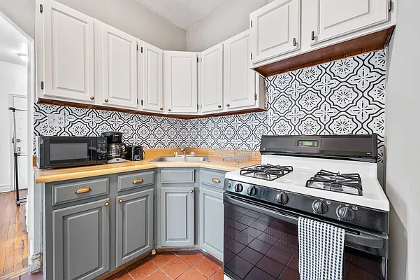 Rented by Furnished Habitat | media 15