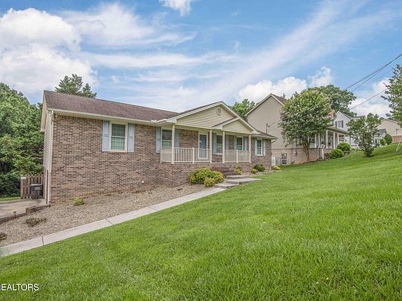 4th image of 4400 Foothills Dr