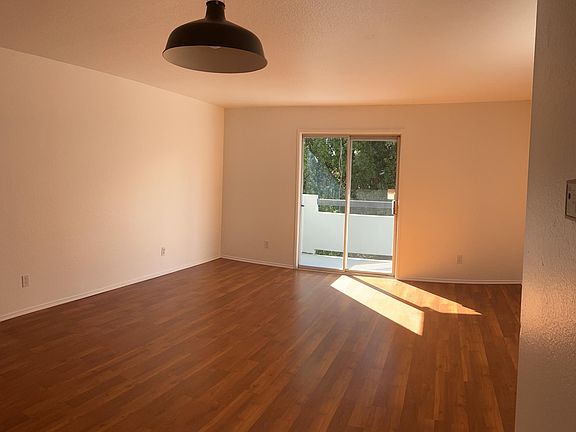 3rd image of 931 Tularosa Dr #4