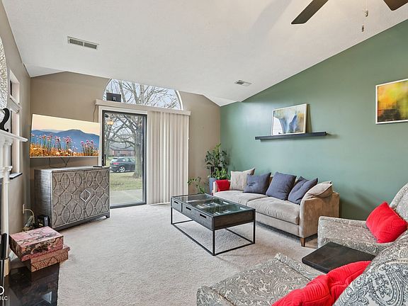 5th image of 2215 Emily Dr