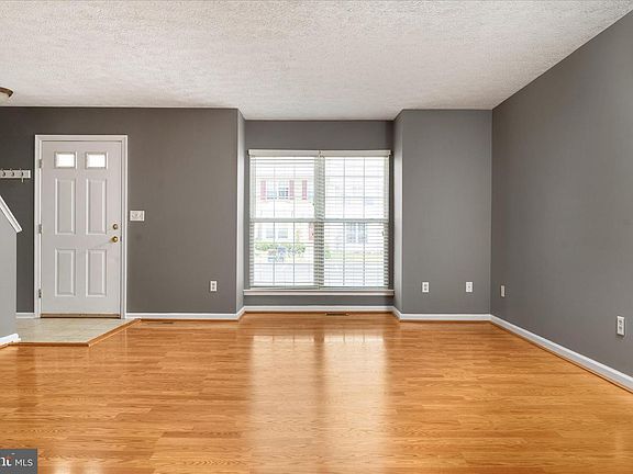 5th image of 112 Chatham Sq