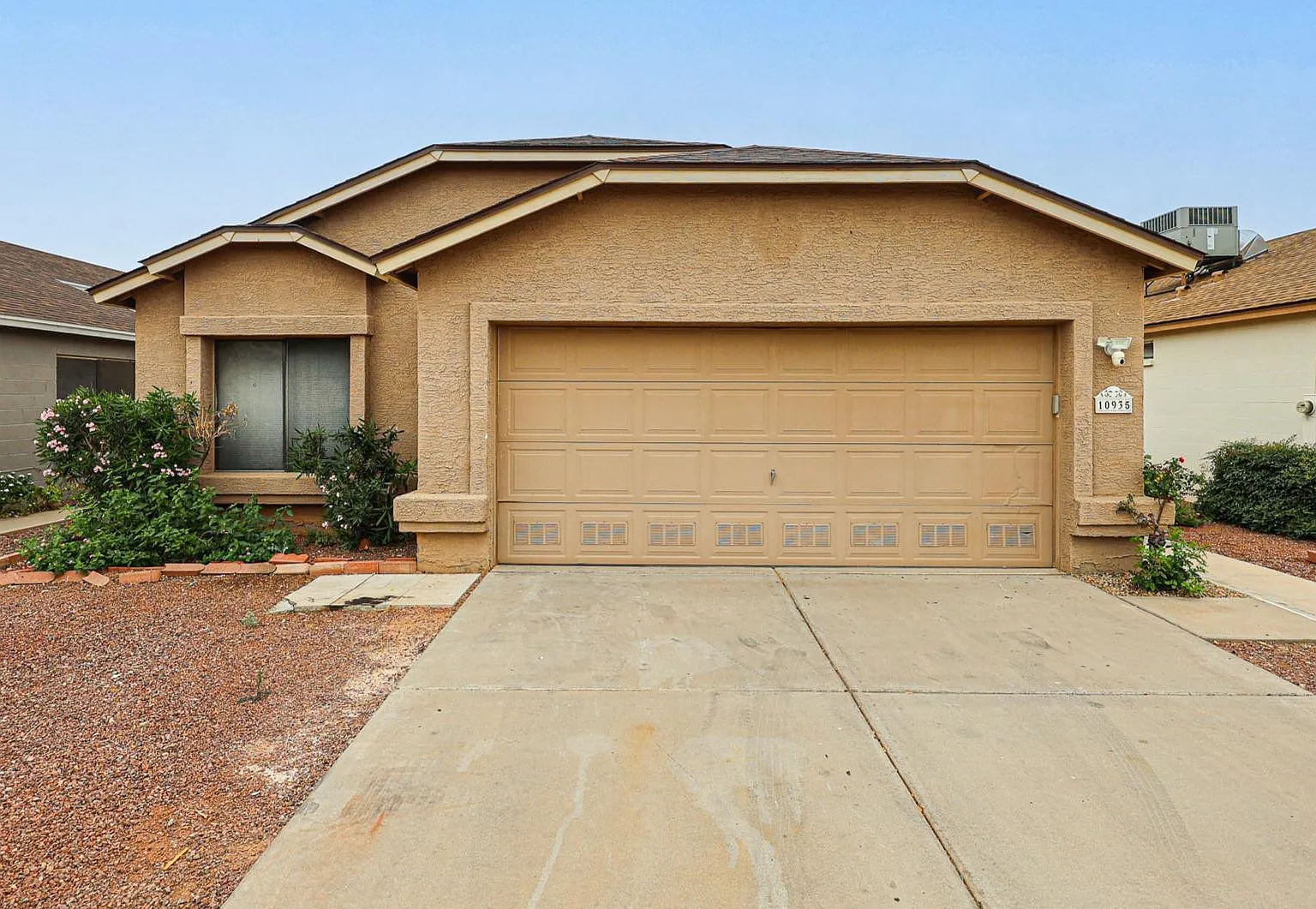 3 bed, 2.0 bath, 1358 sqft, $1,895 — Photo 1